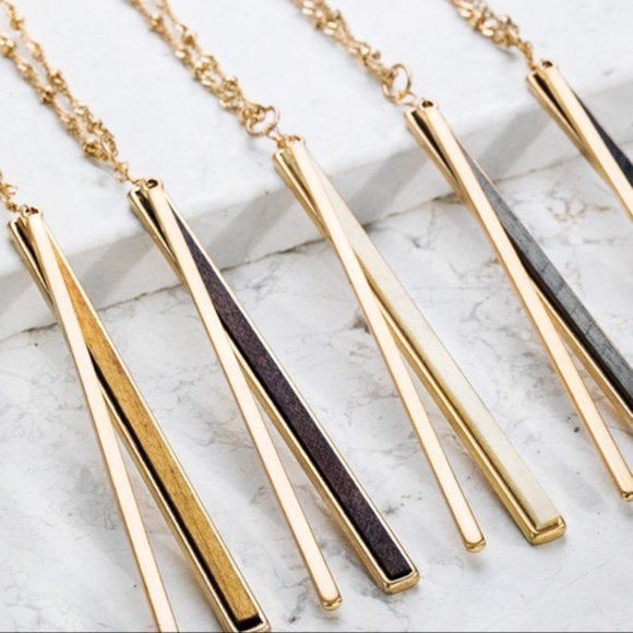 Jewelry - Gold Bar Necklace